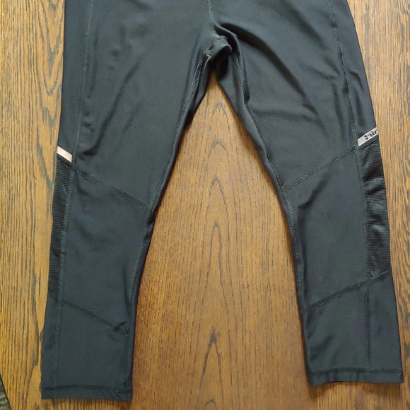 Hind Black and Mesh Activewear Capri Workout Leggings Size Women's Medium - Picture 4 of 14